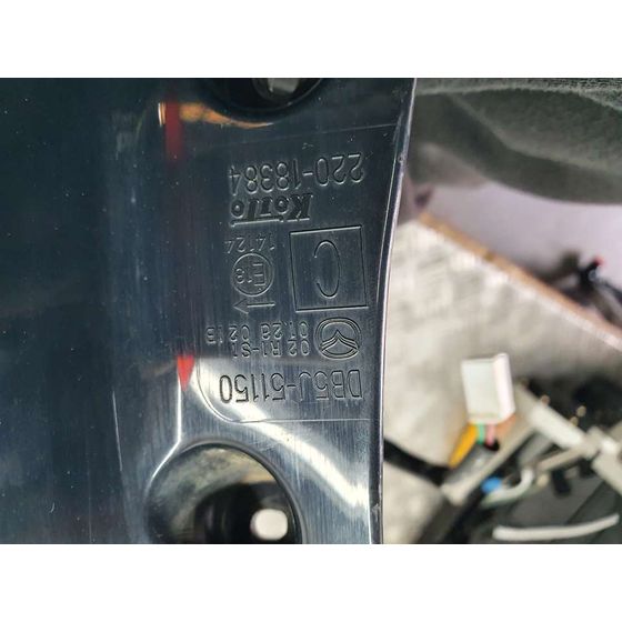 Piloto Trasero Derecho Para Mazda 2 Lim.