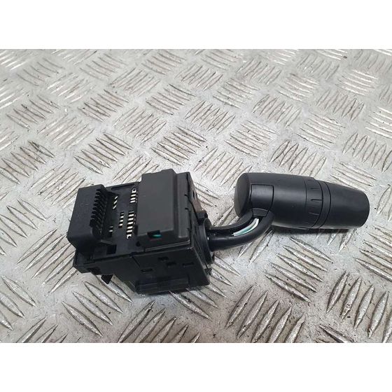Mando Luces Para Mazda 2 Lim.