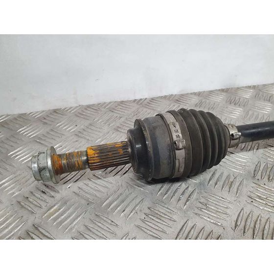 Transmision Delantera Izquierda Para Mazda 2 Lim.