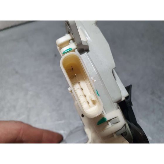 Cerradura Puerta Delantera Derecha Para Audi A4 Ber.