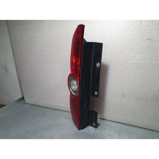 Piloto Trasero Izquierdo para Opel Combo D