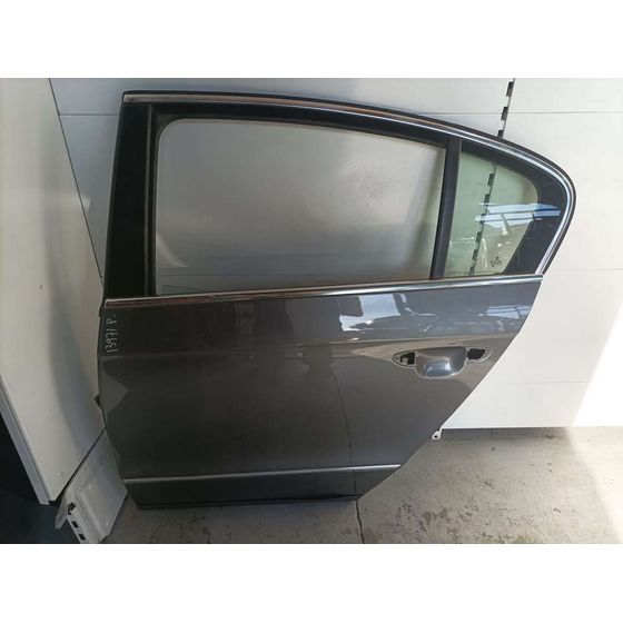 Puerta Trasera Izquierda Para Volkswagen Passat Berlina