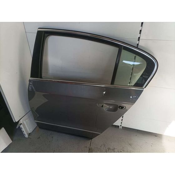 Puerta Trasera Izquierda Para Volkswagen Passat Berlina