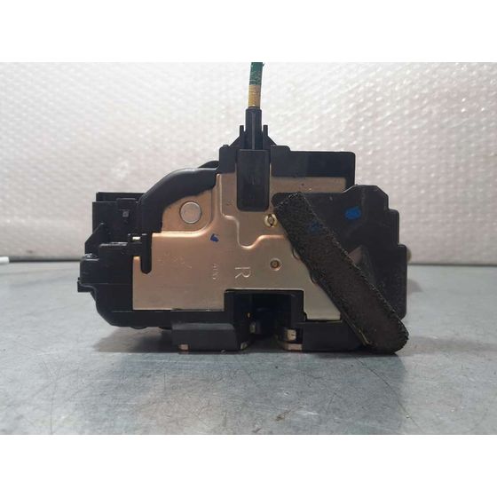 Cerradura Puerta Delantera Derecha Para Nissan Pulsar