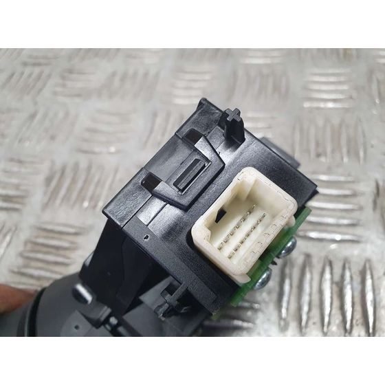 Mando Luces Para Mazda 2 Lim.