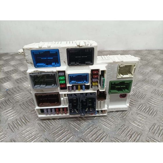 Caja Reles / Fusibles Para Peugeot 308