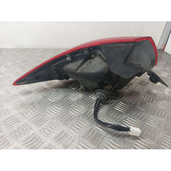 Piloto Trasero Derecho para Mazda 2 Lim. ()