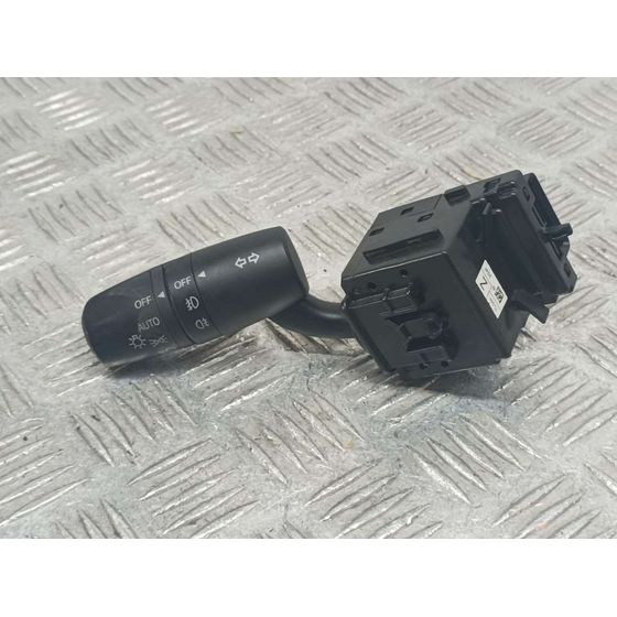 Mando Luces para Mazda 2 Lim. ()