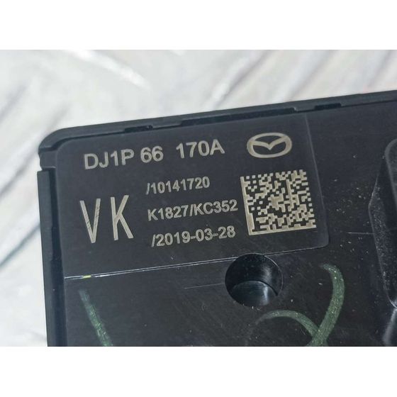 Mando Multifuncion para Mazda 2 Lim. ()