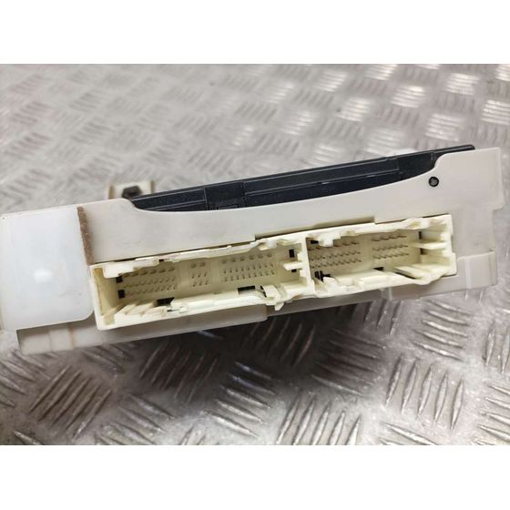 Caja Reles / Fusibles para Toyota Yaris