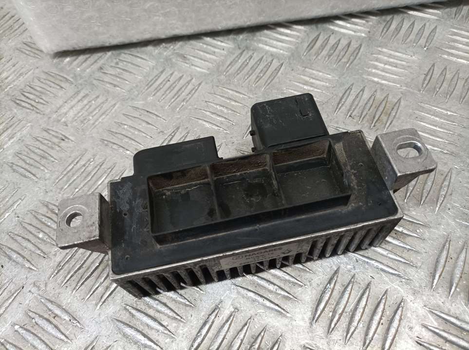Caja Precalentamiento para Nissan Pulsar (C13)