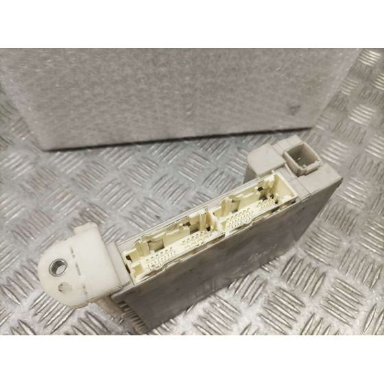 Caja Reles / Fusibles para Toyota Iq