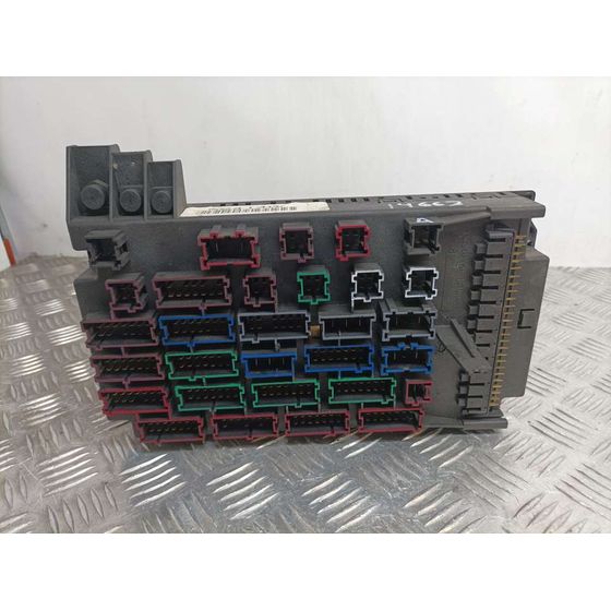 Caja Reles / Fusibles para Mercedes-Benz Clase M (W163)