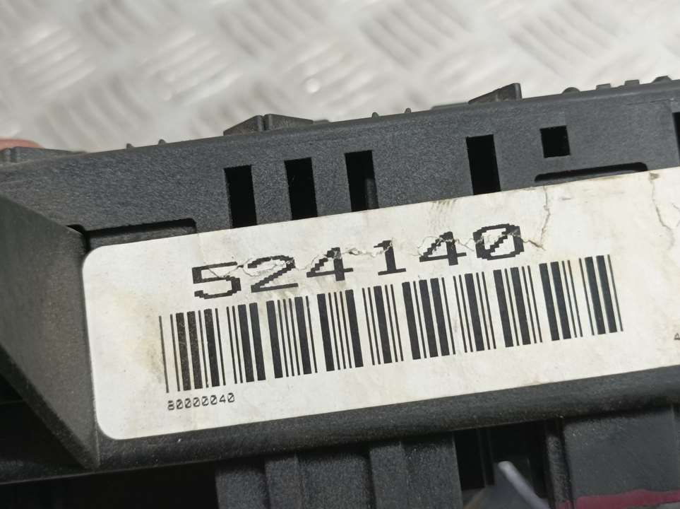 Caja Reles / Fusibles para Mercedes-Benz Clase M (W163)