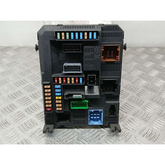 Caja Reles / Fusibles para Peugeot 208