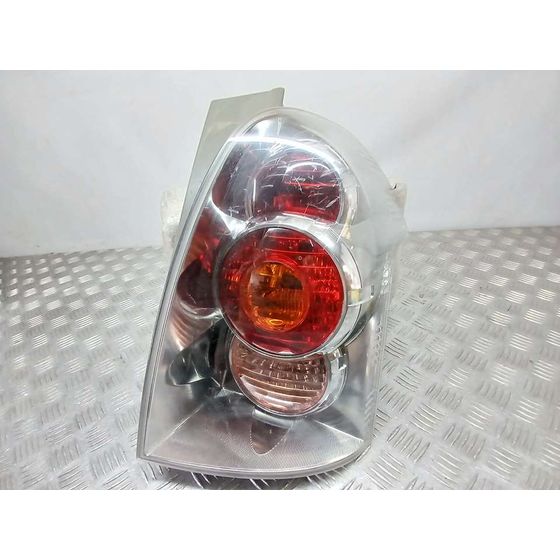 Piloto Trasero Derecho para Toyota Corolla Verso (R1)
