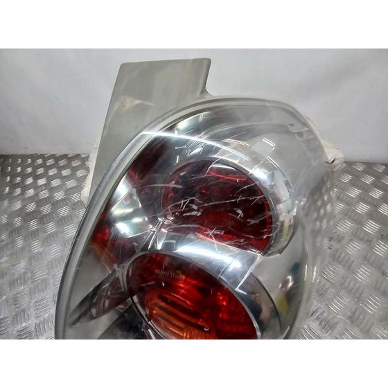 Piloto Trasero Derecho para Toyota Corolla Verso (R1)