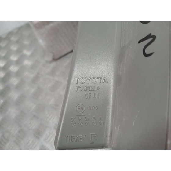 Piloto Trasero Derecho para Toyota Corolla Verso (R1)
