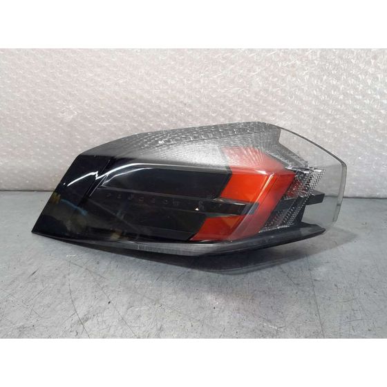 Piloto Trasero Izquierdo para Peugeot 2008 (P1)