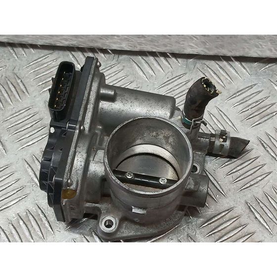 Caja Mariposa para Toyota Yaris