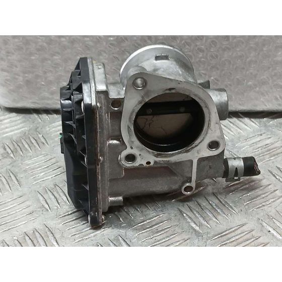 Caja Mariposa para Toyota Yaris