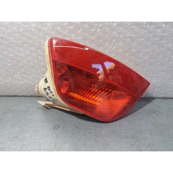Piloto Trasero Izquierdo Paragolpes para Ford Focus Berlina (Cak)