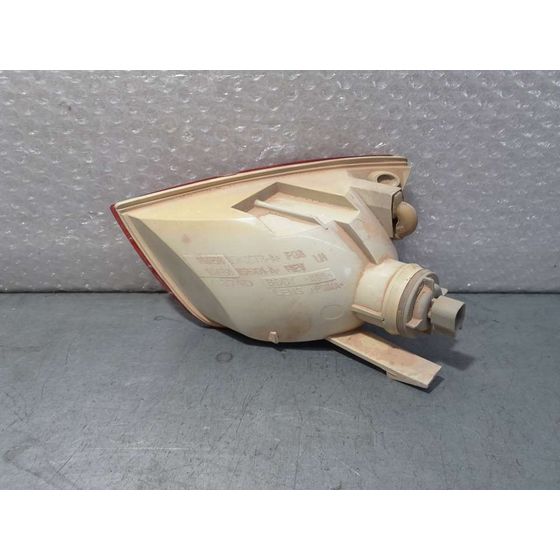 Piloto Trasero Izquierdo Paragolpes para Ford Focus Berlina (Cak)