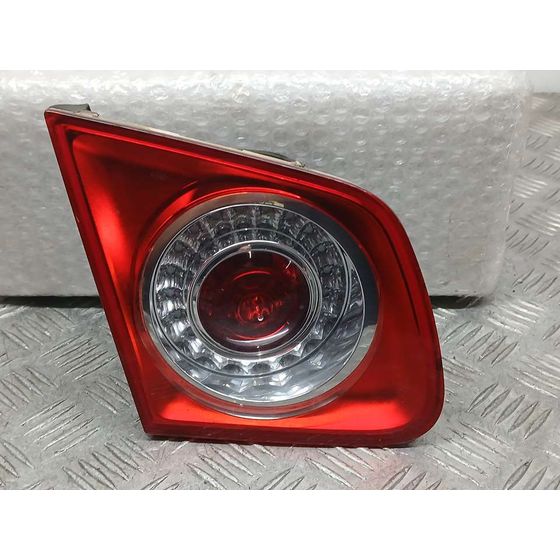Piloto Trasero Izquierdo para Volkswagen Jetta (1K2)