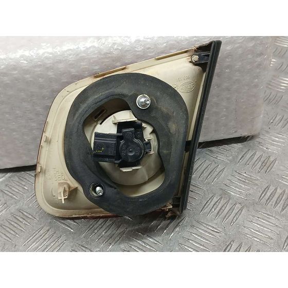 Piloto Trasero Izquierdo para Volkswagen Jetta (1K2)