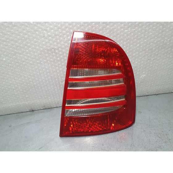 Piloto Trasero Derecho para Skoda Superb (3U4)