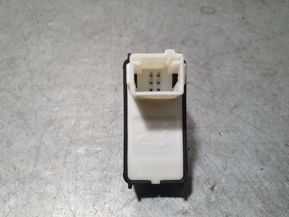 Mando Elevalunas Delantero Derecho para Peugeot 208 (P2)