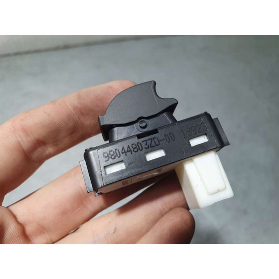Mando Elevalunas Delantero Derecho para Peugeot 208 (P2)