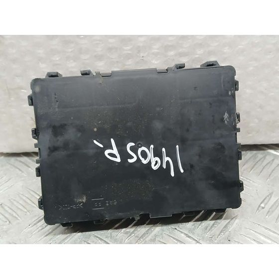 Caja Reles / Fusibles para Nissan Juke (F15)
