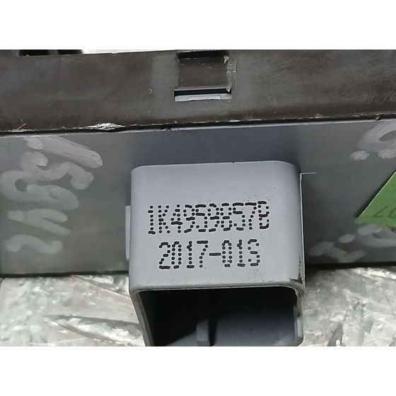 Mando Elevalunas Delantero Izquierdo para Volkswagen Jetta (1K2)