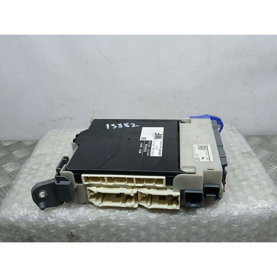Caja Reles / Fusibles para Toyota Land Cruiser (J15)