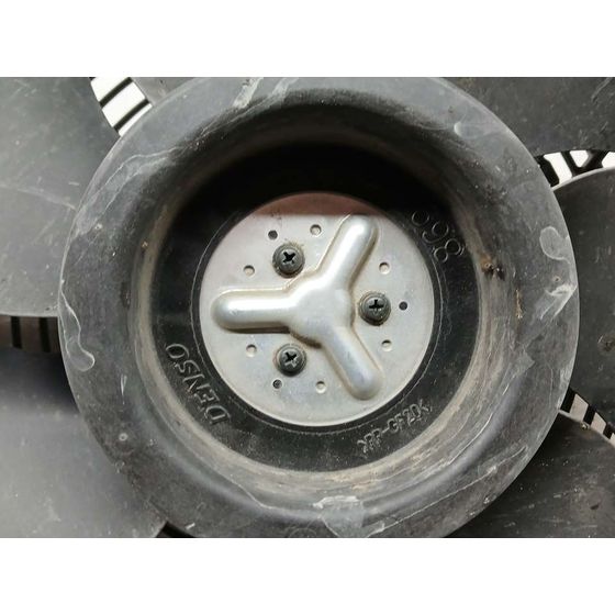 Electroventilador para Toyota Land Cruiser (J15)