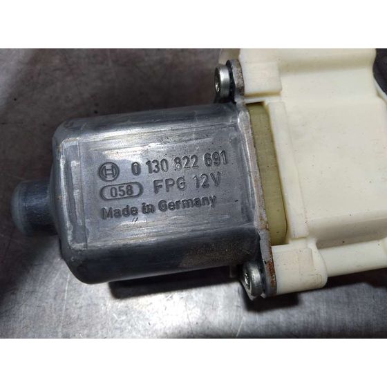 Motor Elevalunas Delantero Derecho para Mercedes-Benz Clase B (W246)