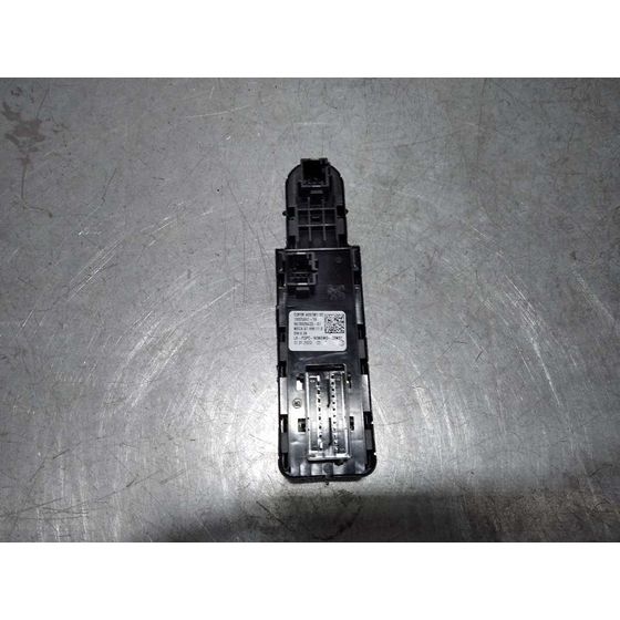 Mando Elevalunas Delantero Izquierdo para Peugeot 208 (P2)