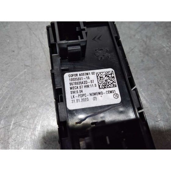 Mando Elevalunas Delantero Izquierdo para Peugeot 208 (P2)
