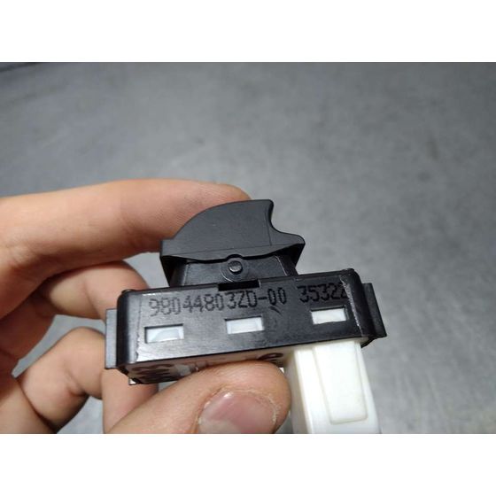 Mando Elevalunas Delantero Derecho para Peugeot 208 (P2)