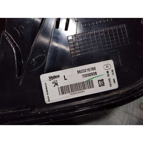 Piloto Trasero Izquierdo para Peugeot 208 (P2)
