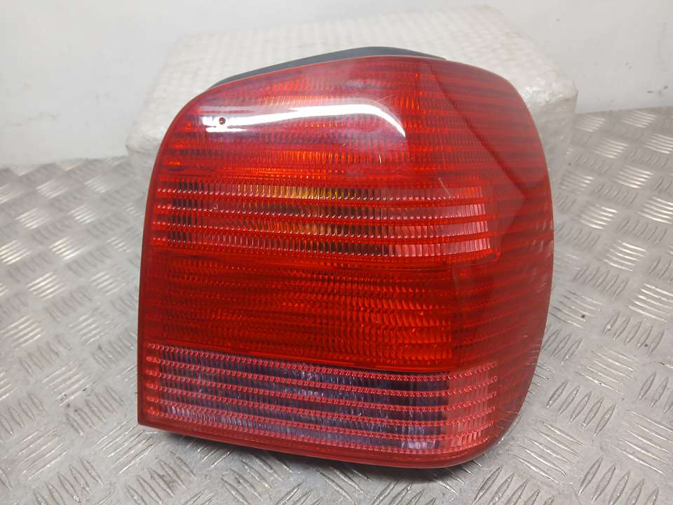 Piloto Trasero Derecho para Volkswagen Polo Berlina (6N2)