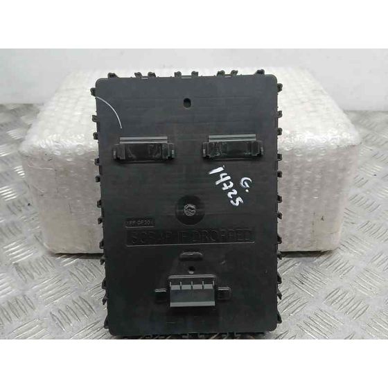 Caja Reles / Fusibles para Ford Fiesta (Ce1)