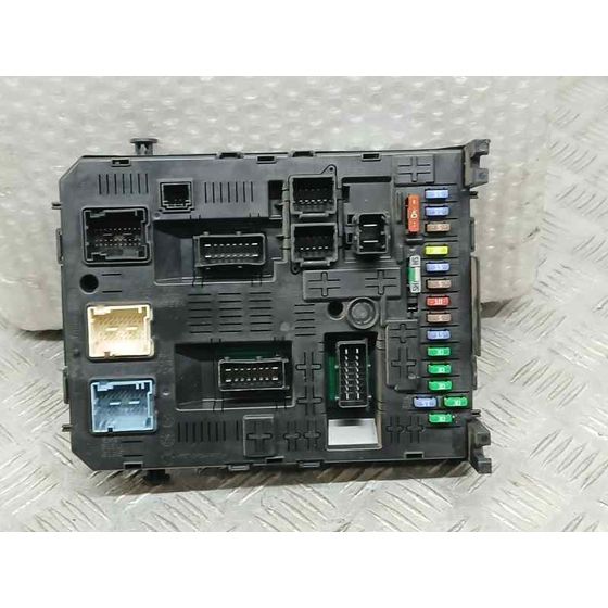 Caja Reles / Fusibles para Peugeot 3008