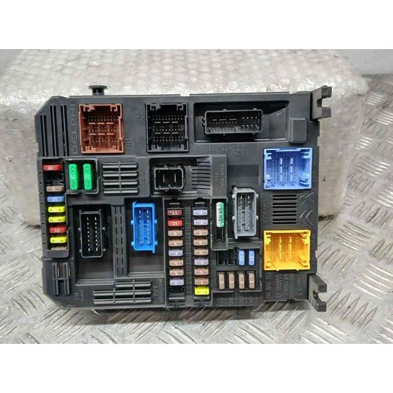 Caja Reles / Fusibles para Peugeot 508