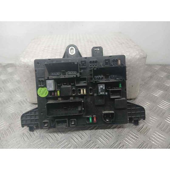 Caja Reles / Fusibles para Opel Astra J Lim.