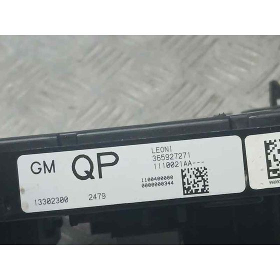 Caja Reles / Fusibles para Opel Astra J Lim.