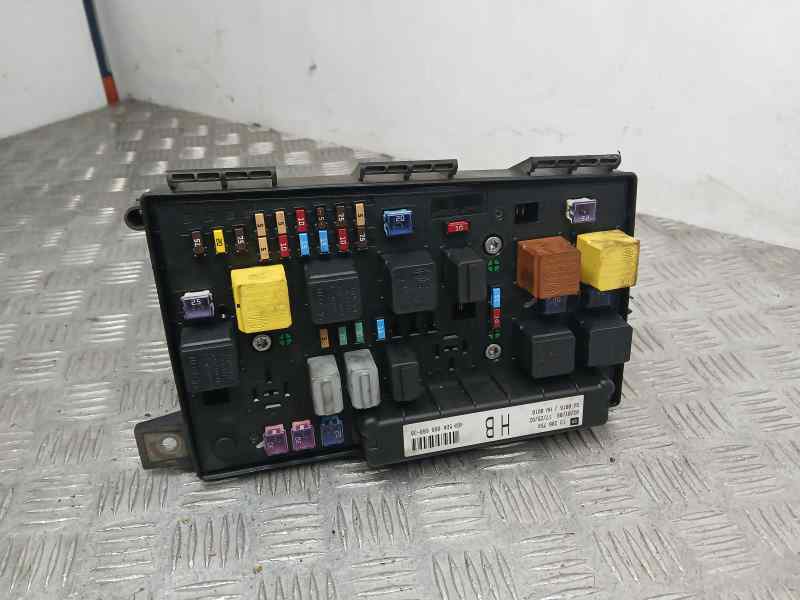 Caja Reles / Fusibles para Opel Astra H Ber.