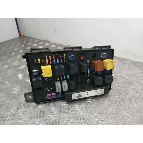 Caja Reles / Fusibles para Opel Astra H Ber.