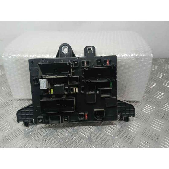 Caja Reles / Fusibles para Opel Astra J Lim.